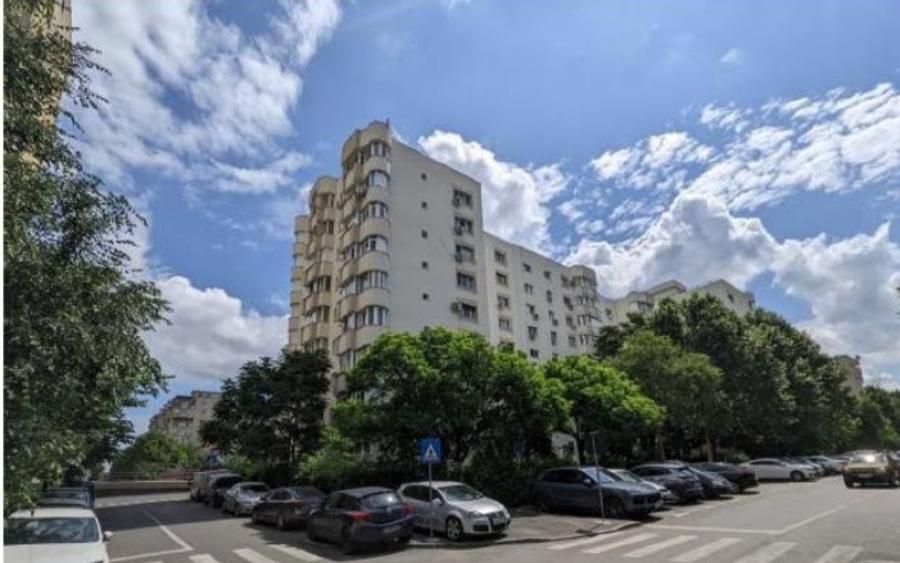 Apartament cu 4 camere decomandat în Doamna Ghica