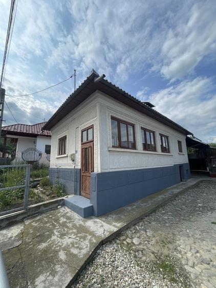Casă cu 4 camere în Domnești