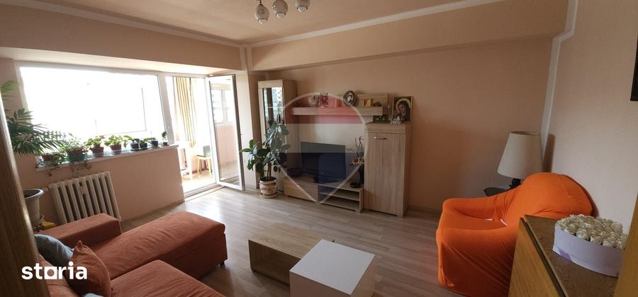 Apartament cu 3 camere decomandat în Colentina