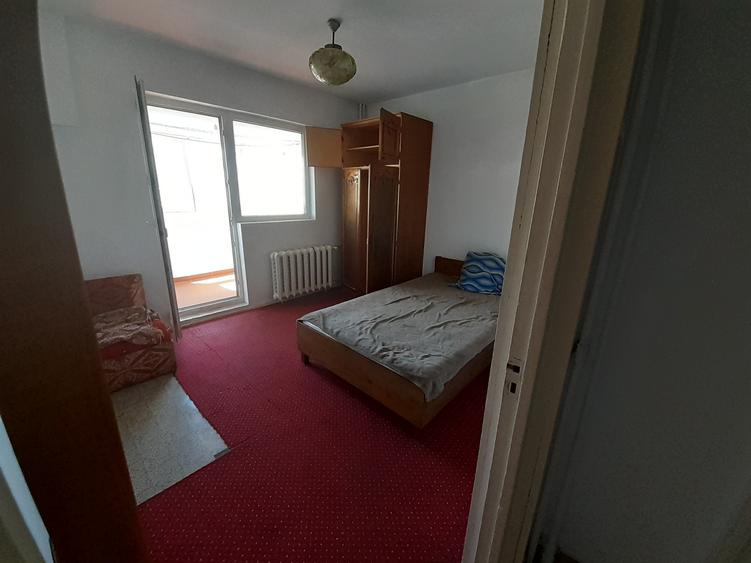 Apartament cu 3 camere decomandat în Lacul Tei