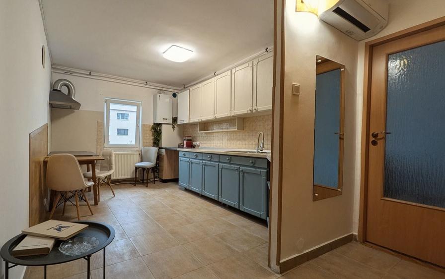 Apartament cu 4 camere decomandat în Central