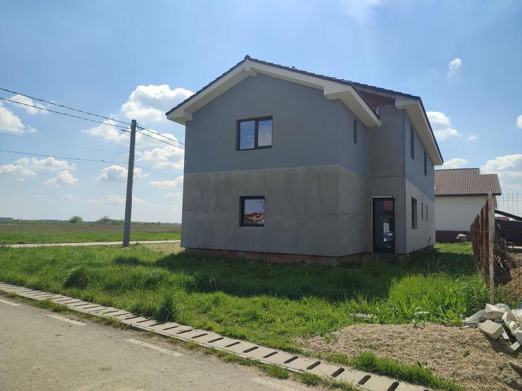 Duplex cu 4 camere cu Canalizare în Sânandrei