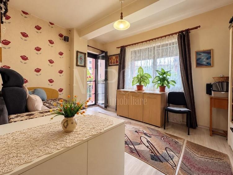 Apartament cu 3 camere semidecomandat în Florești