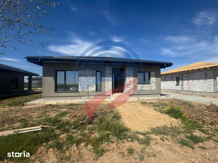 Casă cu 3 camere cu Teren 445 Mp în Cârcea