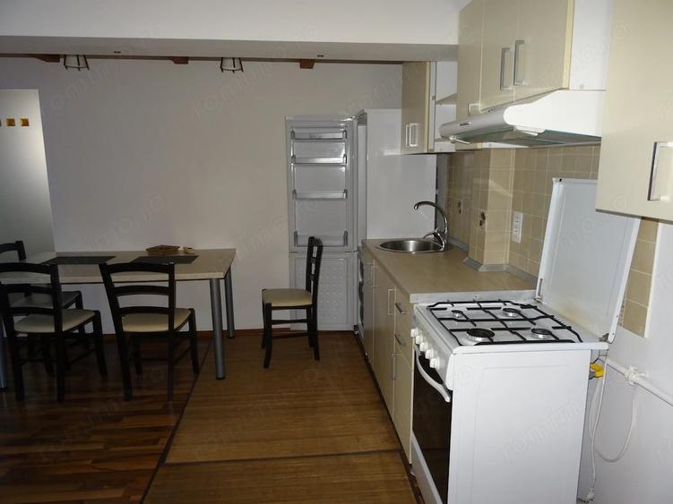 Apartament cu 2 camere semidecomandat în P-ța Unirii
