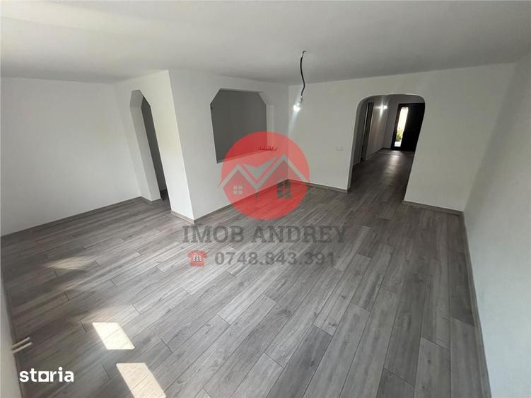 Casă cu 8 camere cu Teren 300 Mp în Central