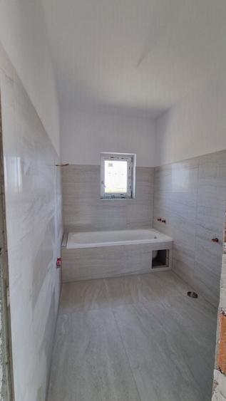 Duplex cu 3 camere cu Canalizare în Remetea Mare