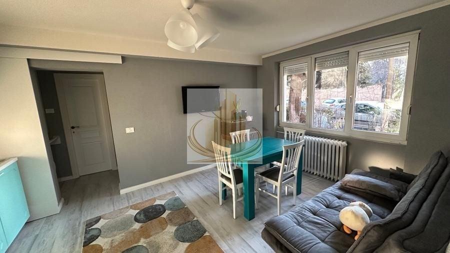 Apartament cu 2 camere semidecomandat, mobilat în Take Ionescu