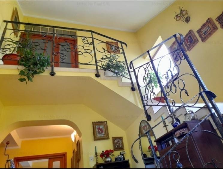 Casă individuală cu 4 camere cu Teren 300 Mp în Est