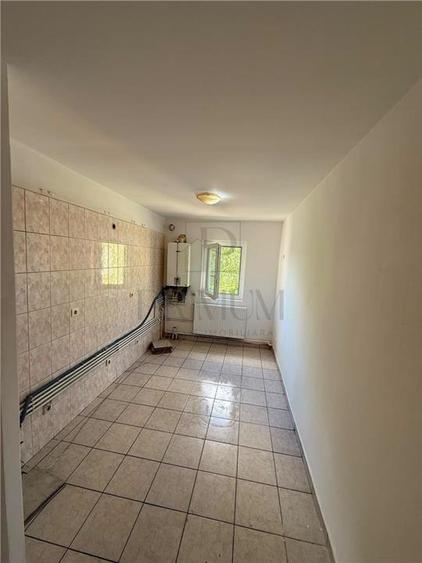 Apartament cu 3 camere decomandat în Lipovei