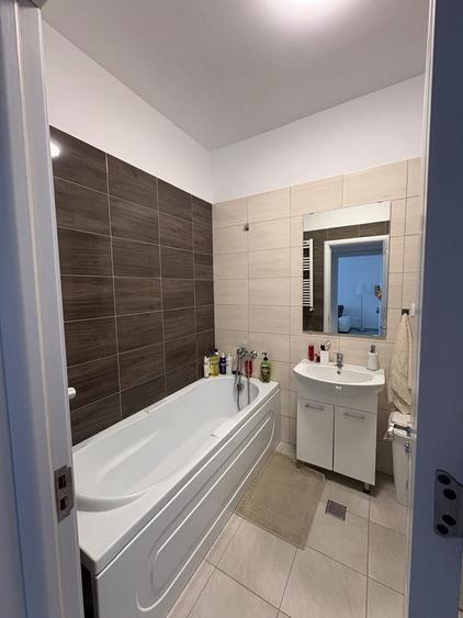 Apartament cu 2 camere decomandat în Roșu