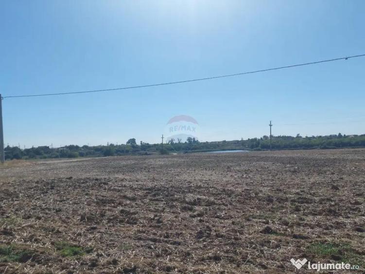 Oportunitate dezvoltare: 10.032 mp cu front la lac, lotizat - 3