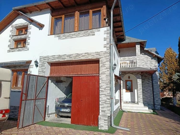 Casă cu 6 camere cu Teren 900 Mp în Pucioasa