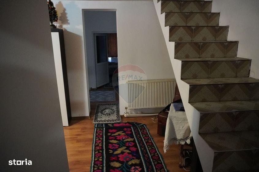 Casă cu 4 camere în Dragomirești