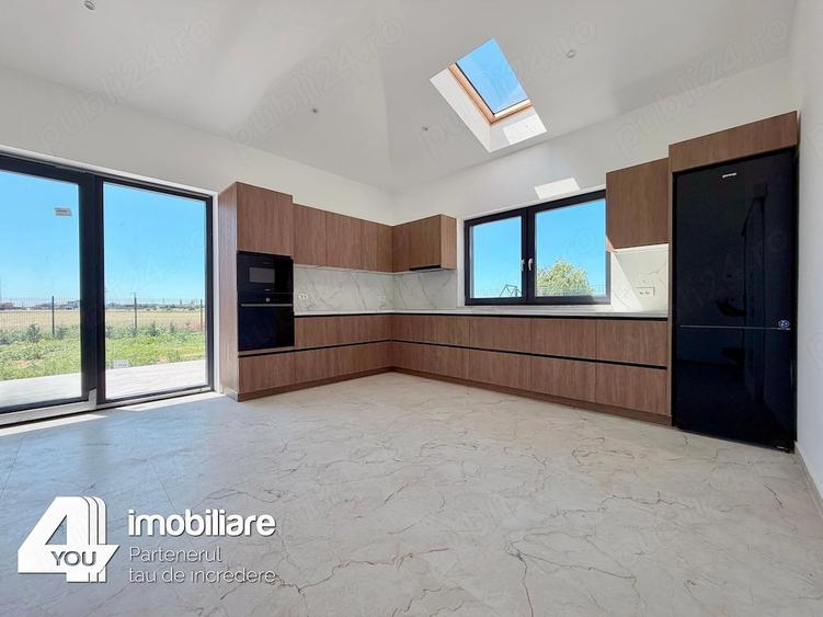Casă cu 5 camere cu Teren 350 Mp în Livada