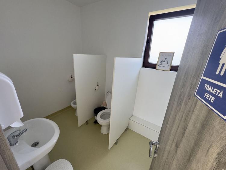Casă individuală cu 5 camere cu Canalizare în Central