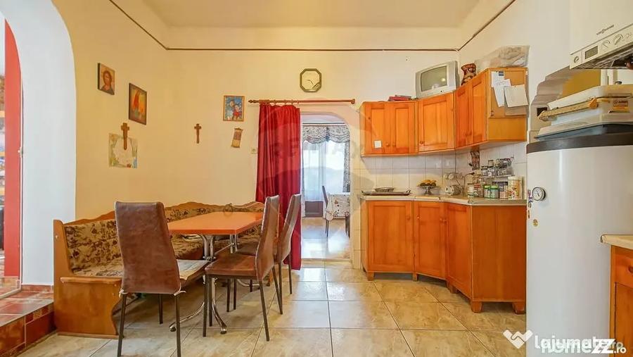 Casă cu 5 camere cu Teren 789 Mp în Central