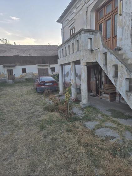 Casă cu Teren 1300 Mp în Central