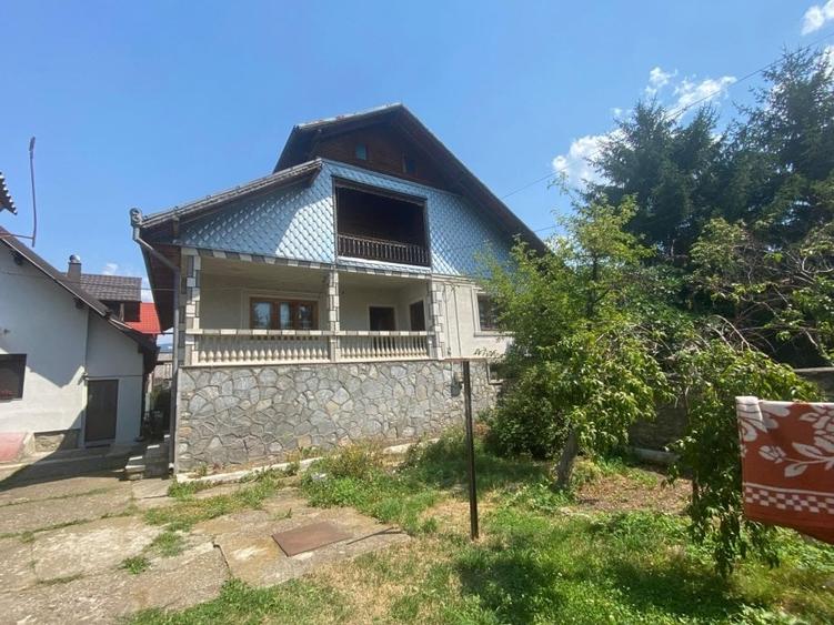 Casă individuală cu 6 camere cu Teren 412 Mp în Moroeni