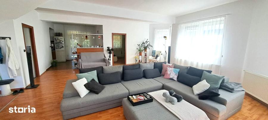 Casă cu 5 camere cu Teren 500 Mp în Central