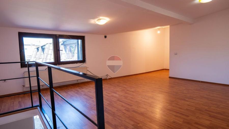 Casă individuală cu 9 camere cu Teren 160 Mp în Chitila
