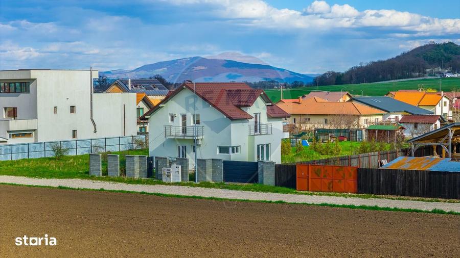 Casă cu 4 camere cu Teren 693 Mp în Bod