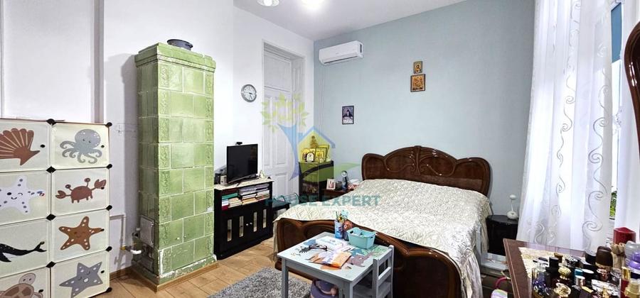 Apartament cu 3 camere semidecomandat, mobilat în Centrul Istoric