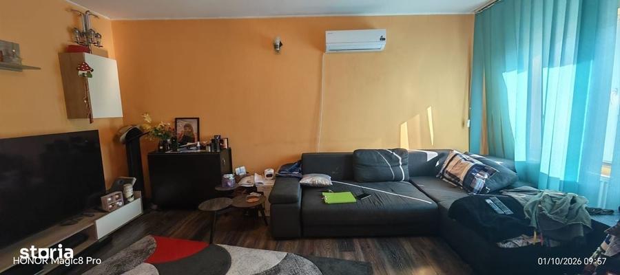 Casă cu 3 camere decomandat în Cristești