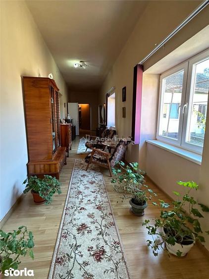 Casa Solida, pentru Familie extinsa, cu Gradina si Teren, Doclin - 1