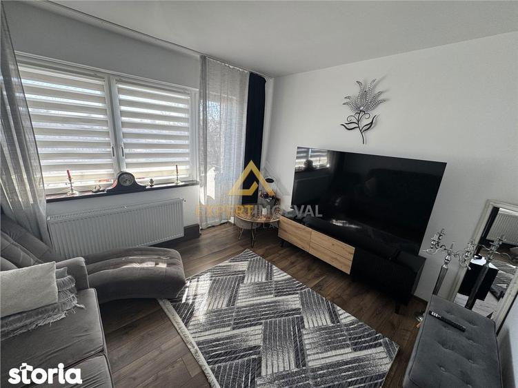 Apartament cu 3 camere în Săsar