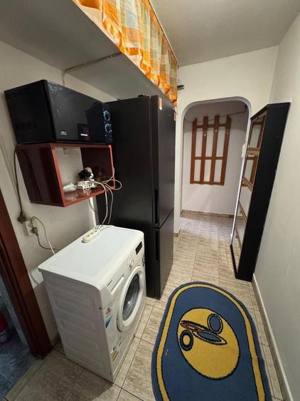Apartament cu 3 camere decomandat în Exterior Vest