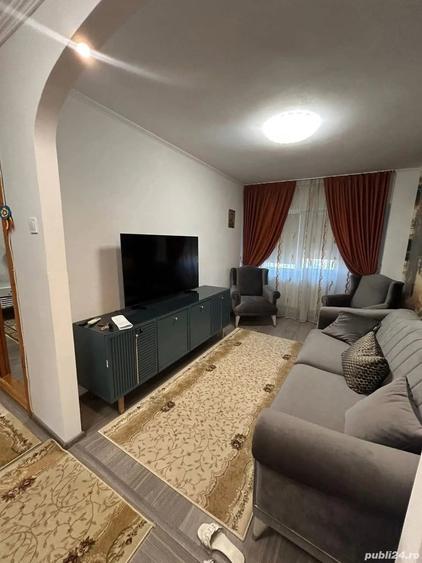 Apartament cu 3 camere decomandat în Central