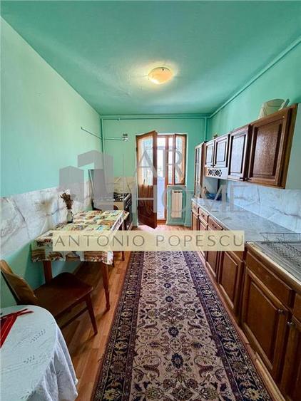 Apartament cu 4 camere decomandat în Malu Roșu