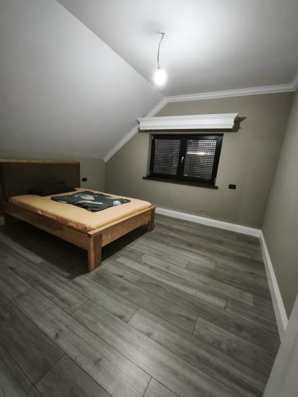 Casă individuală cu 8 camere cu Canalizare în Exterior Sud