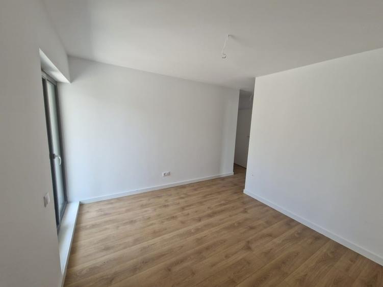Apartament cu 3 camere decomandat în Calea Moldovei
