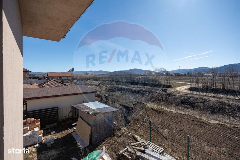 Casă cu 4 camere cu Teren 491 Mp în Noua