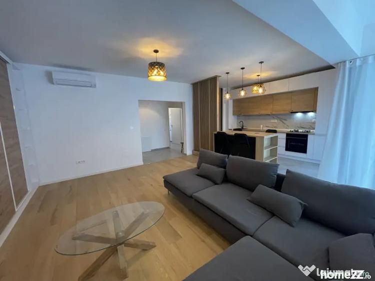 Apartament cu 3 camere decomandat în Băneasa
