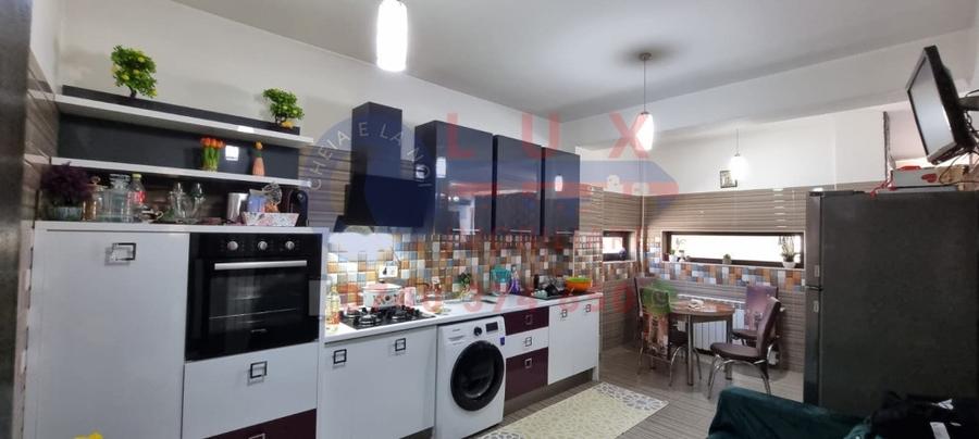 Casă cu 5 camere cu Teren 262 Mp în Babadag