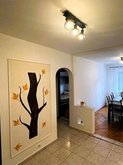 Apartament cu 4 camere decomandat în Crinț