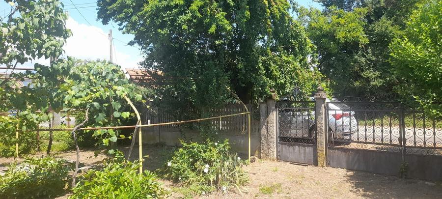 Casă cu 3 camere în Frâncești
