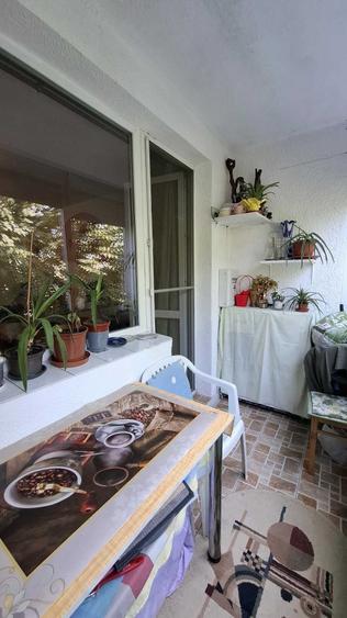 Apartament cu 3 camere decomandat în Exterior Vest