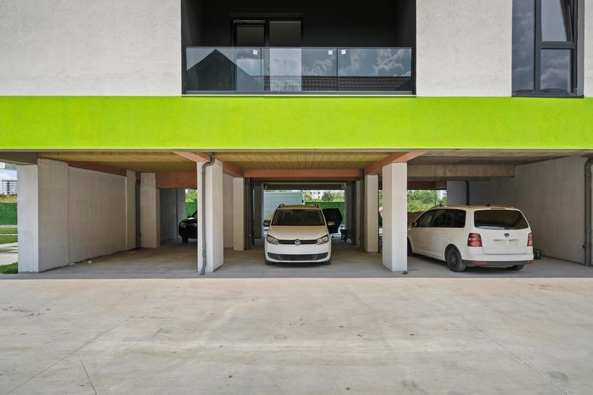 Penthouse cu 3 camere decomandat în Prelungirea Ghencea