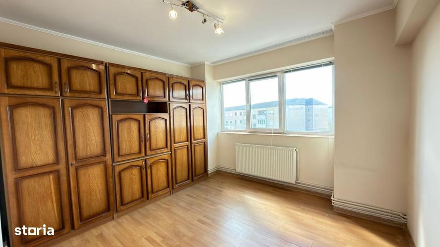 Apartament cu 3 camere semidecomandat în Central