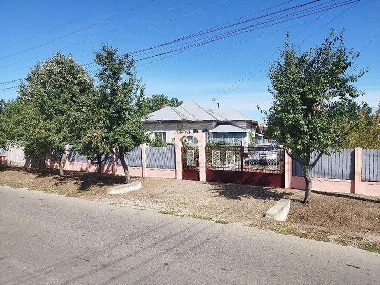 Casă individuală cu 4 camere cu Teren 4000 Mp în Calopăr