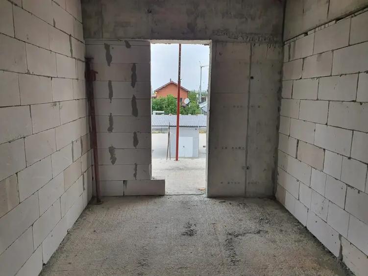 Apartament cu 2 camere decomandat în Titan