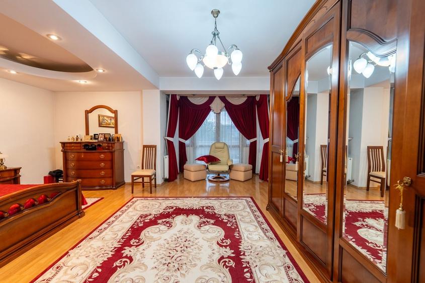 Casă individuală cu 20 camere cu Piscina în Ultracentral
