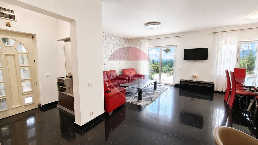 Duplex cu 13 camere cu Teren 240 Mp în Cioplea