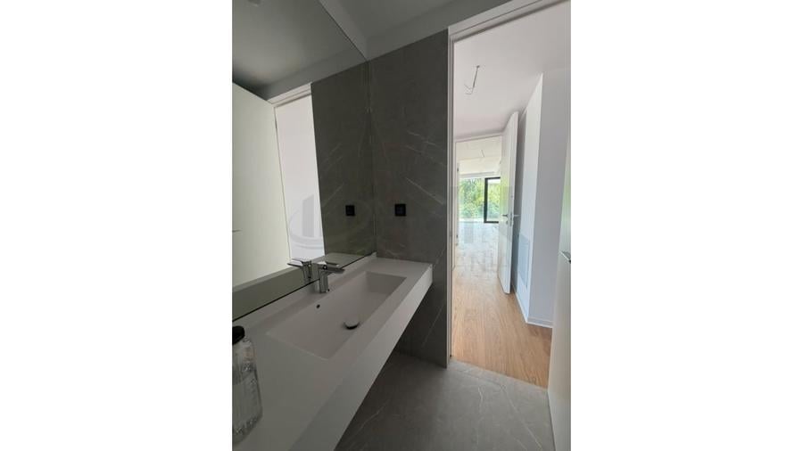 Apartament cu 4 camere decomandat în Barbu Văcărescu