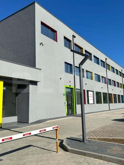 Spațiu industrial, de 1,790 mp, în Iris