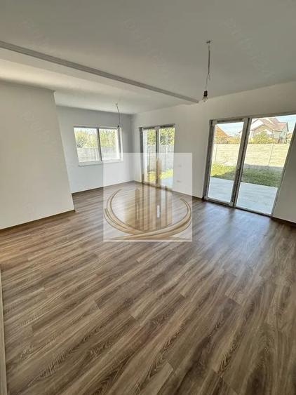 Duplex cu 4 camere cu Canalizare în Săcălaz